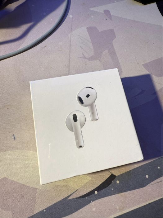 Apple Airpods 4 ( noise cancelling )