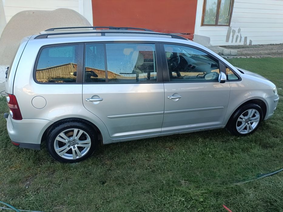 Vând Volkswagen Touran
