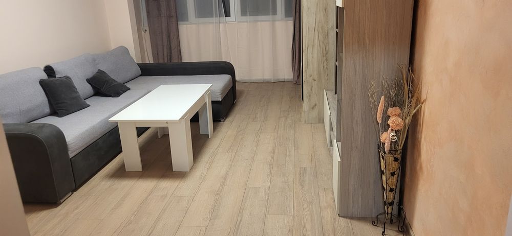 Давам под наем функционален тристаен апартамент