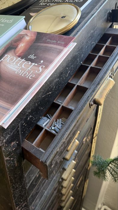 Vand dulap tipografie letterpress vechi din fier