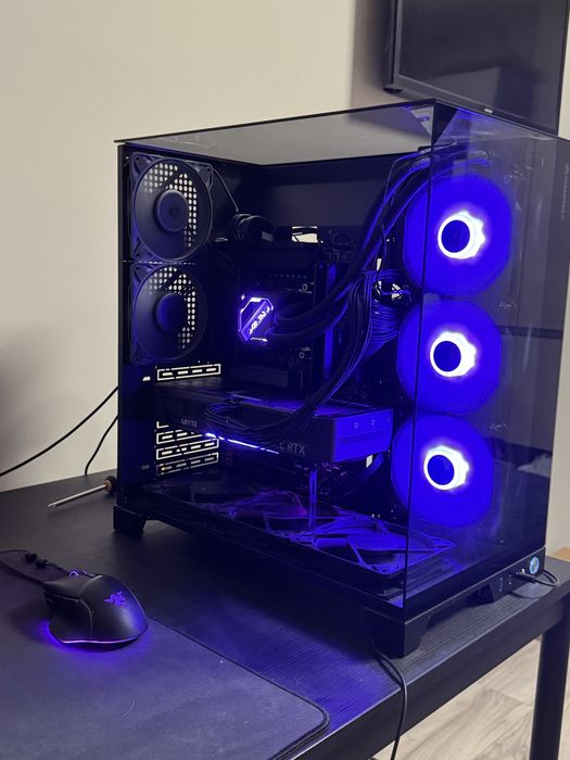 компютър (RTX 5070, i7 14700KF, ram 32gb, 1TB SSD)