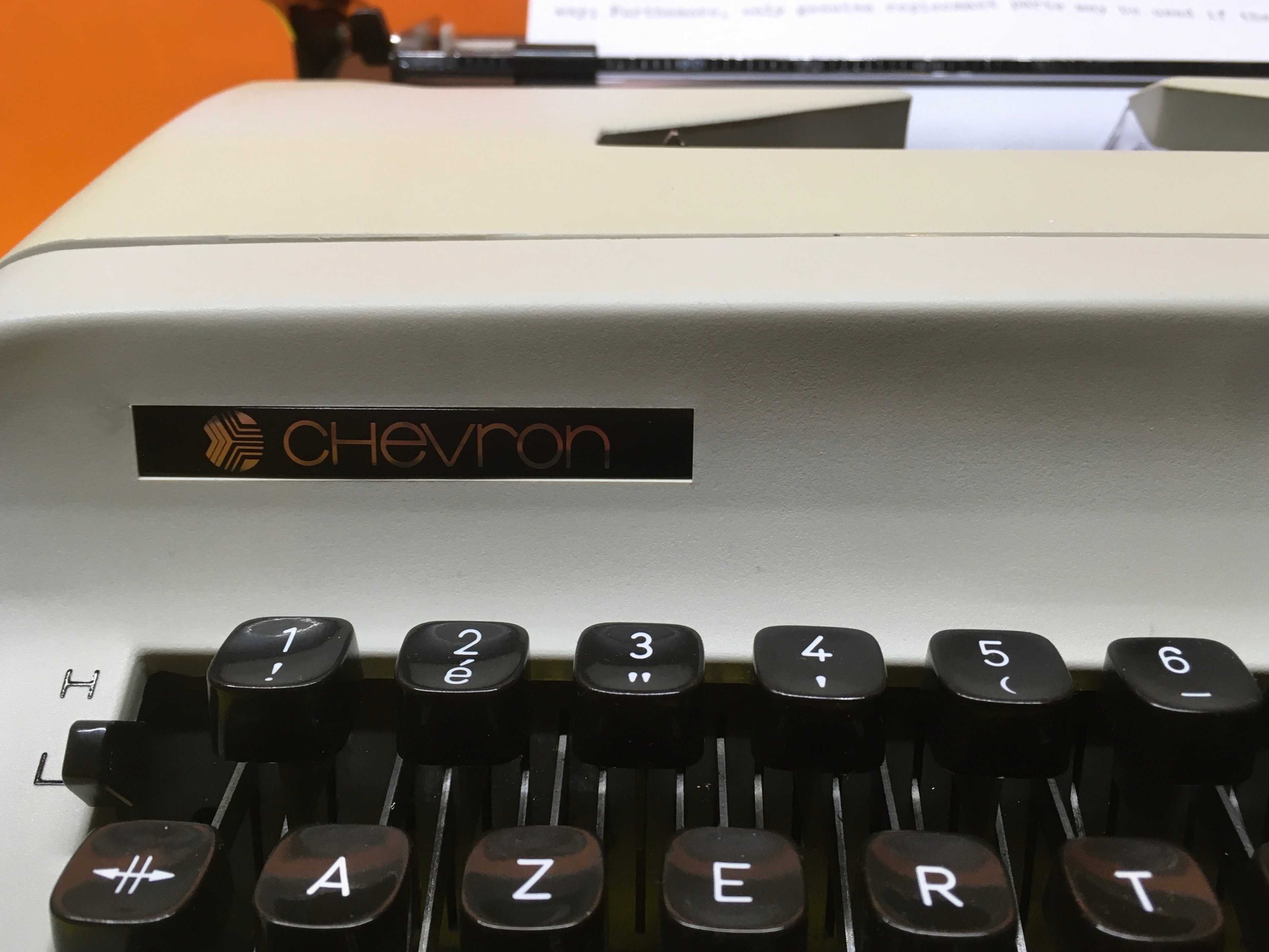 Пишеща Машина Chevron Mаde in Japan Топ Състояние нова лента