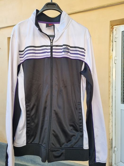 Спортивная ветровка