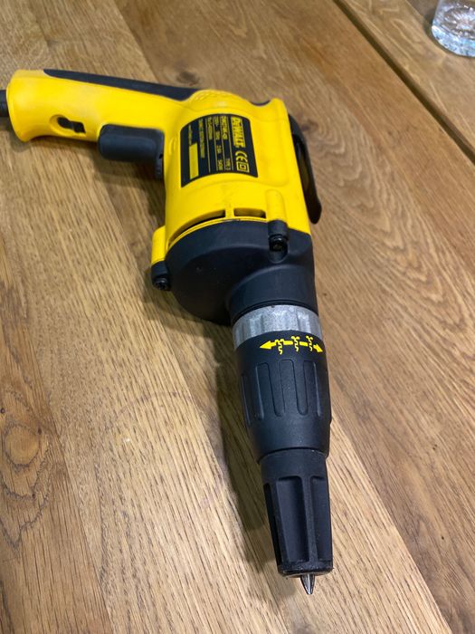 Винтоверт за гипсокартон Dewalt DW 274