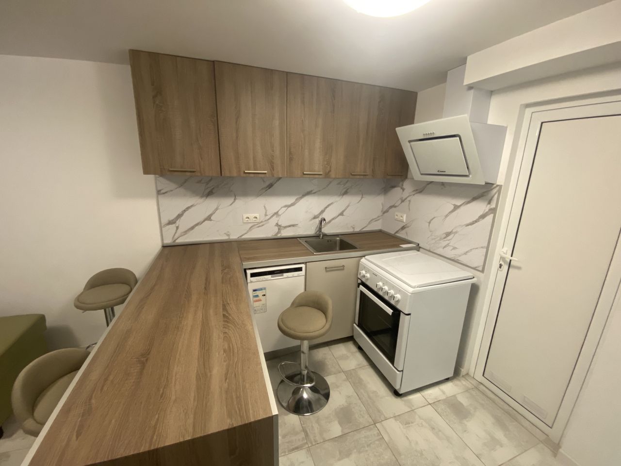 Продава се Двустаен апартамент в Варна, Бриз - 51 кв.м за 2157 €/кв.м - Снимка #1
