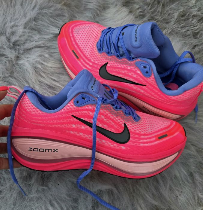 Nike Vomero 18 plus оригинални дамски сникърси нови 39 номер