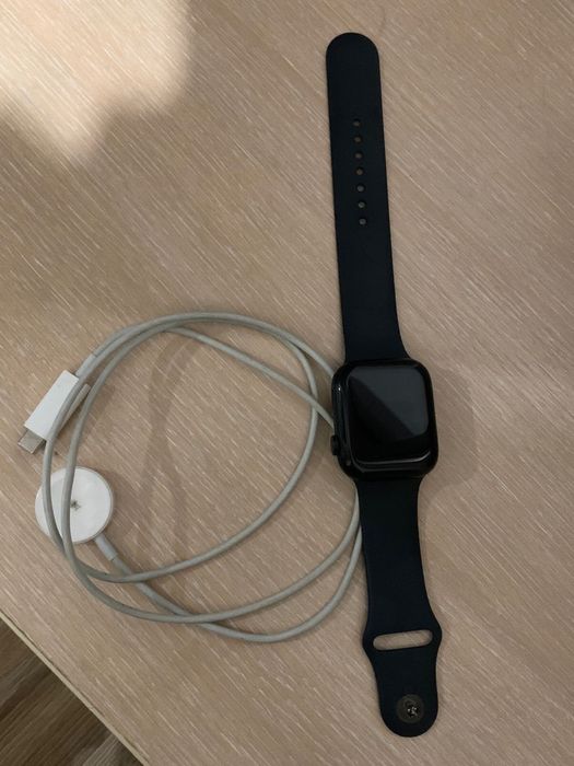 Apple Watch Series 8 (45 мм)