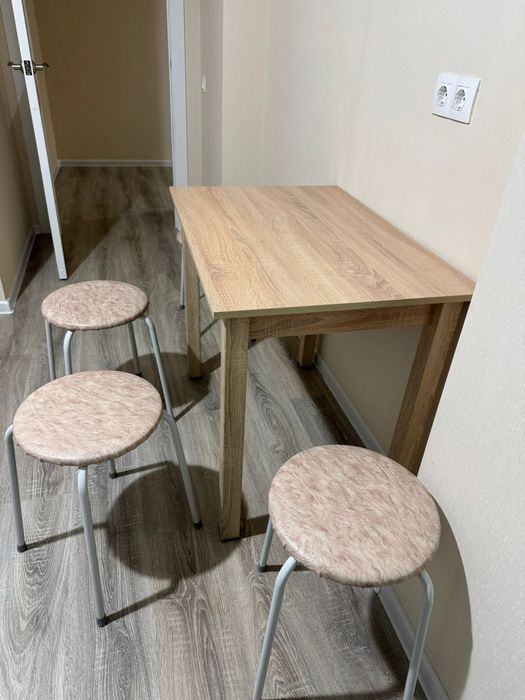 Продам стол б/у,