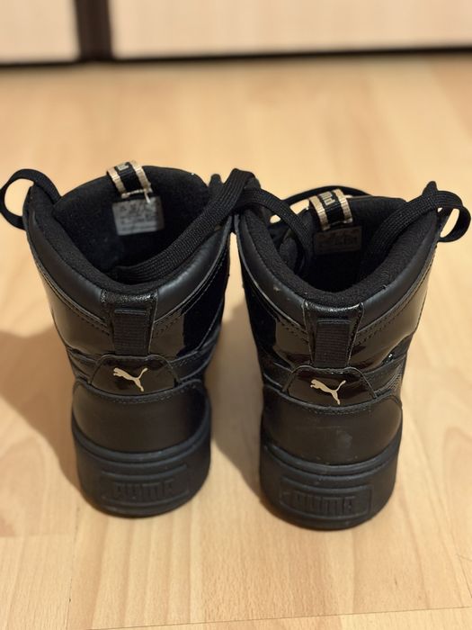 Продавам черни зимни обувки Пума,36 номер