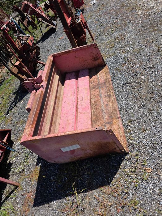 Ladă in tiranti basculabila mecanic lada transport in tiranti la tract