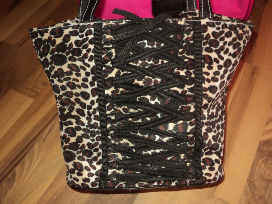 geanta de dama noua ,model deosebit -bust ,varianta mica