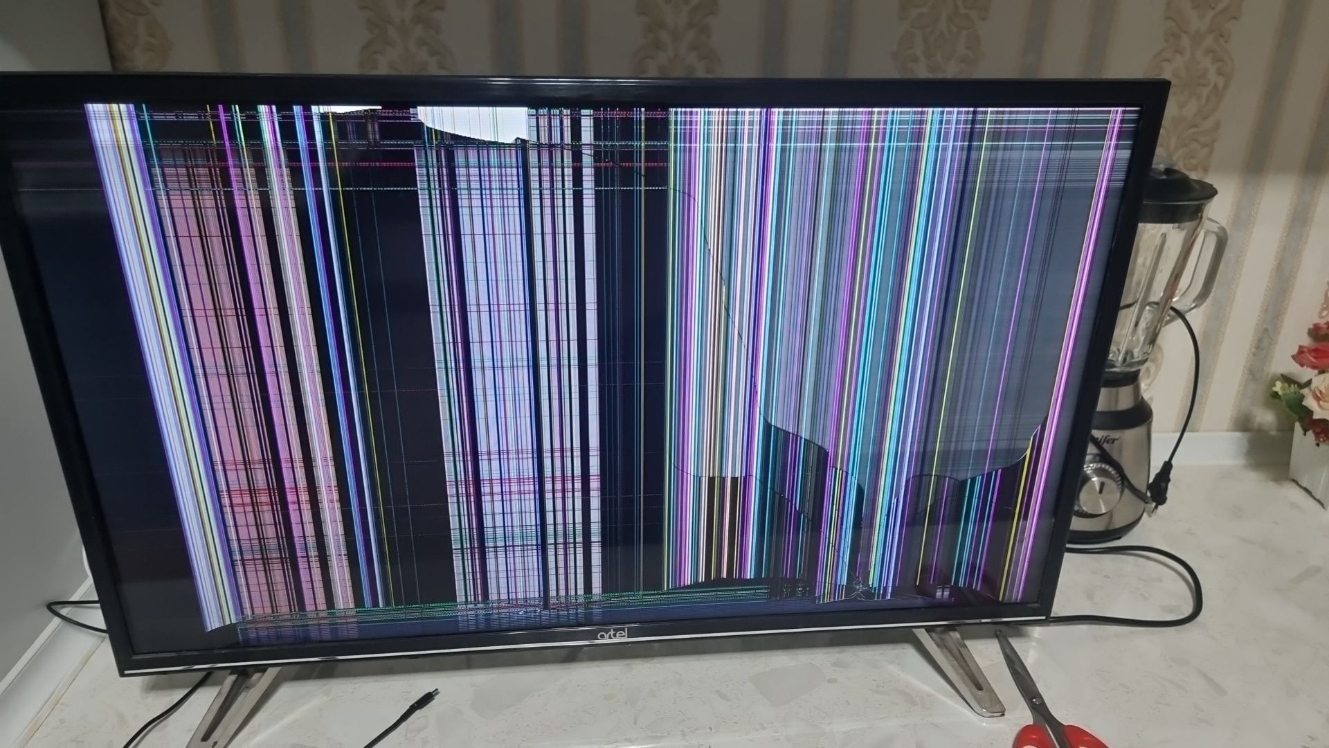LG Televizor 32talik