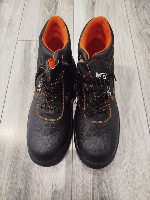 Зимни обувки с бомбе