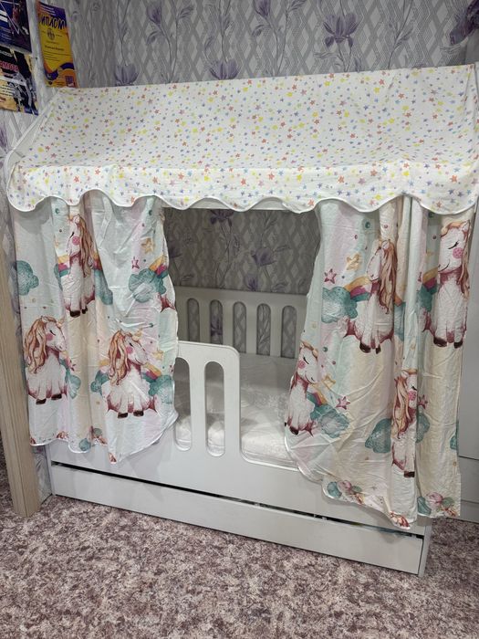 Детская кровать, в виде домика……..