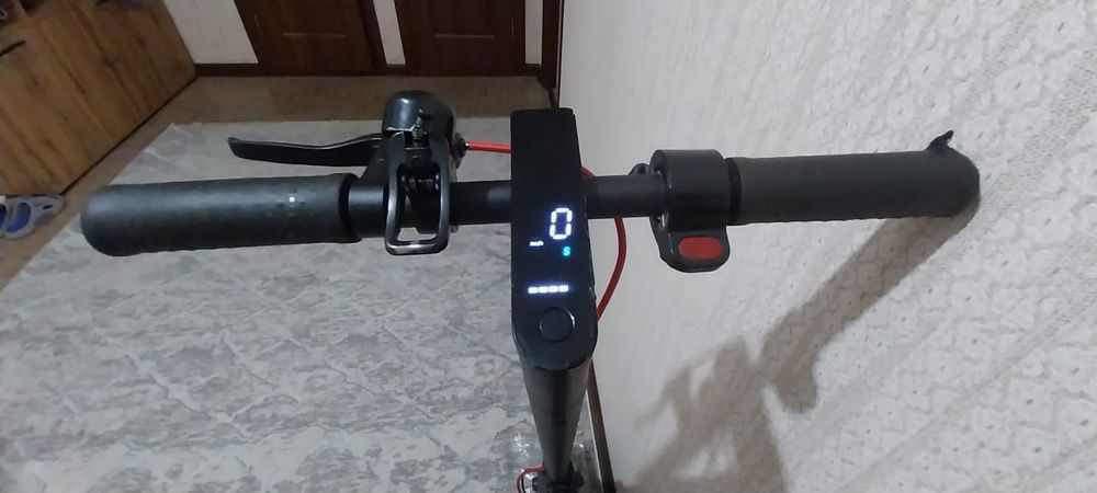 Продам электросамокат Xiaomi365pro