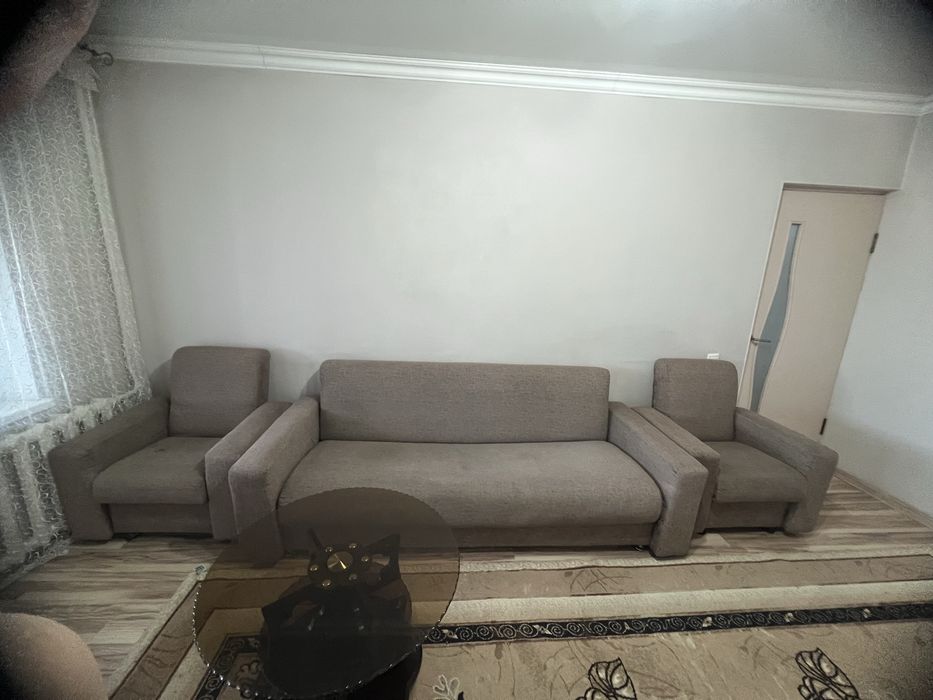 Диван тройка .       .      .