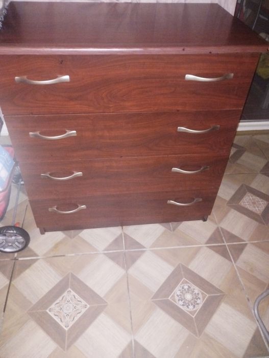Comodă culoarea cireș