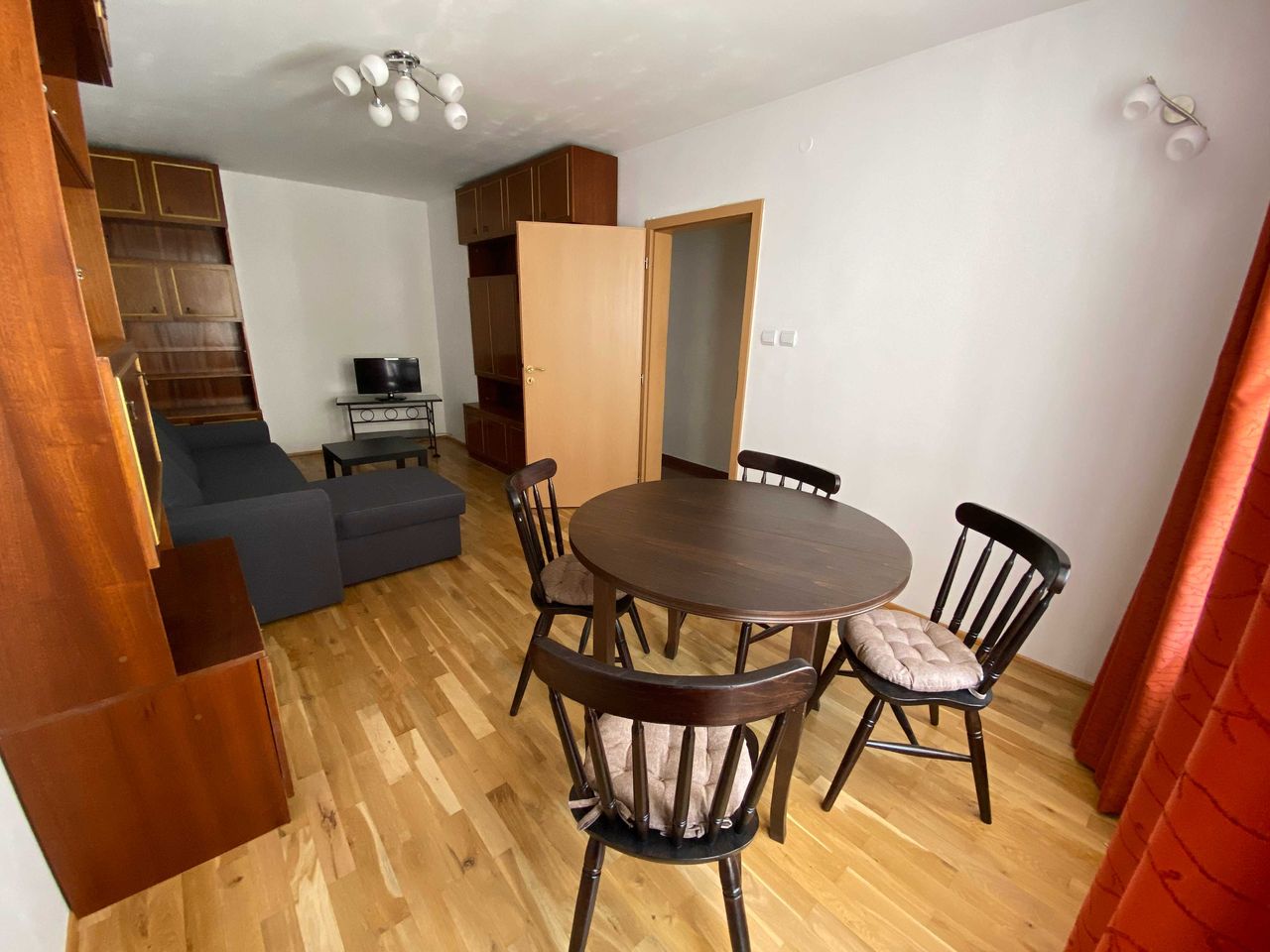 Дава се под наем Двустаен апартамент в София, Стрелбище - 52 кв.м за 550 € - Снимка #2
