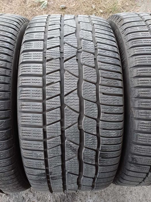 255/40 R18 Continental