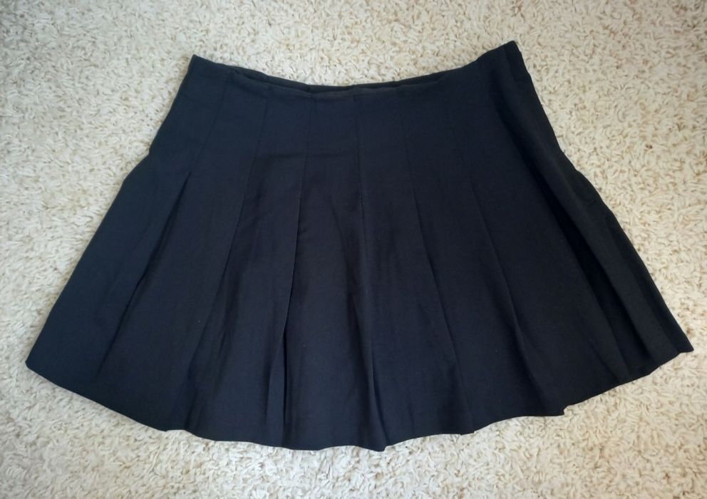 Fustă H&M nouă fără etichetă mărimea 38, școală, fete 14-16 ani