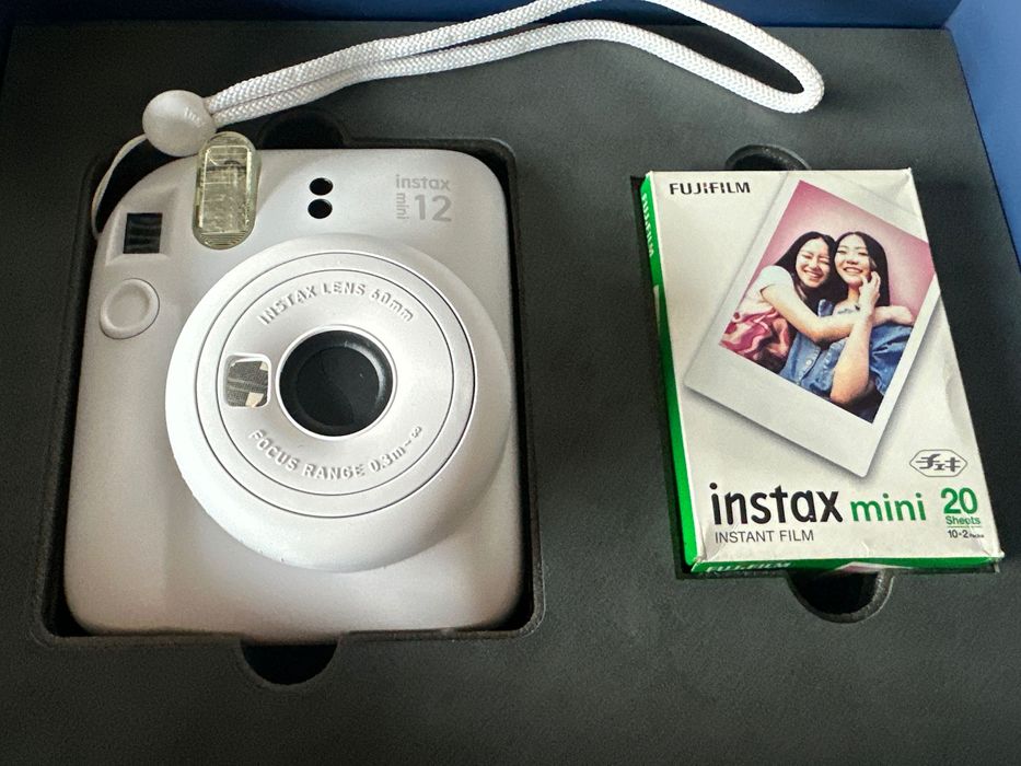 Instax Mini 12 + кассета на 20 снимков — новый