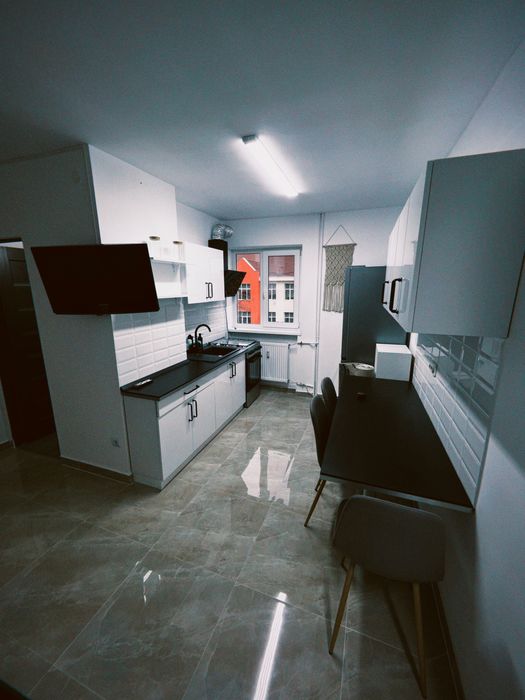 Închiriez apartament 3 camere proaspăt renovat – zonă Nufărul, Oradea