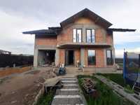 Casa 4 camere + living, 3 bai, incalzire pard, garaj