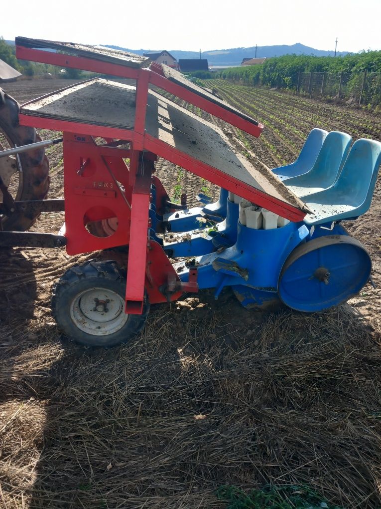 Masina de plantat rasaduri Ferrari