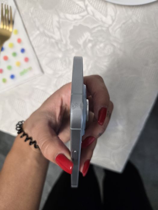 Iphone 15 128gb със следи от употреба