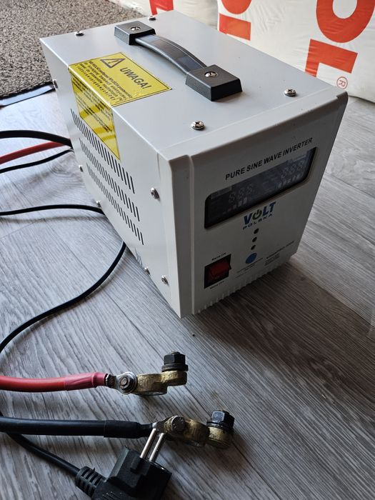 Invertor de la 12 Volți la 230 Volți