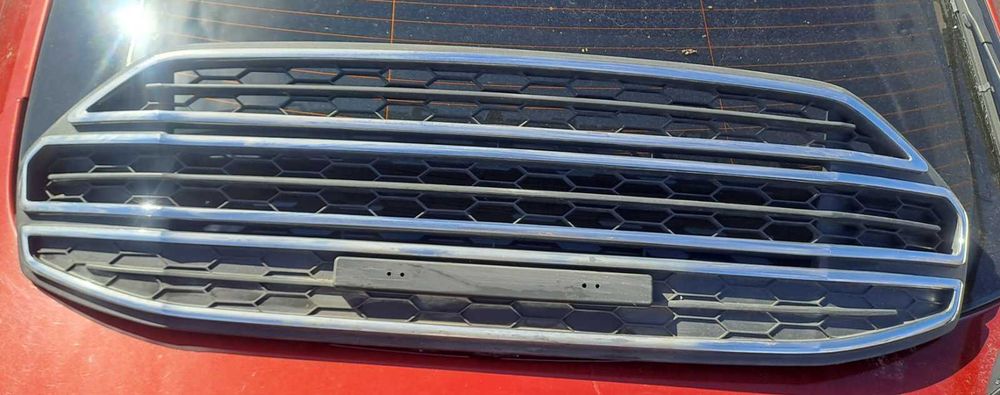 Централна решетка и халогени с капаци от FORD ECOSPORT 1.0 125К.С