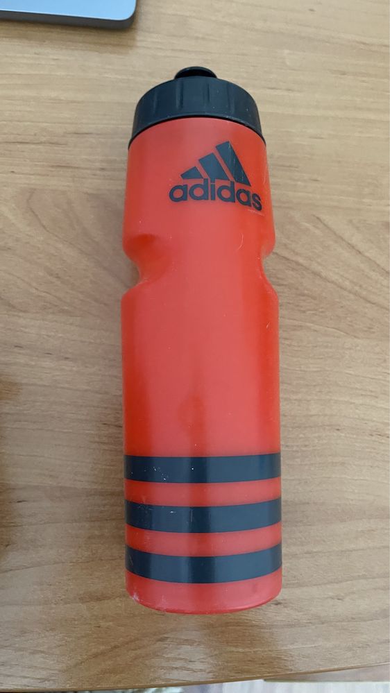 Пластиковая бутылка Adidas