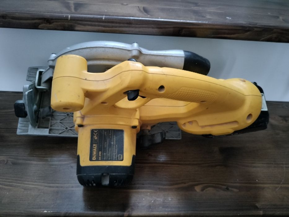 Circular adaptat Makita 18 volți