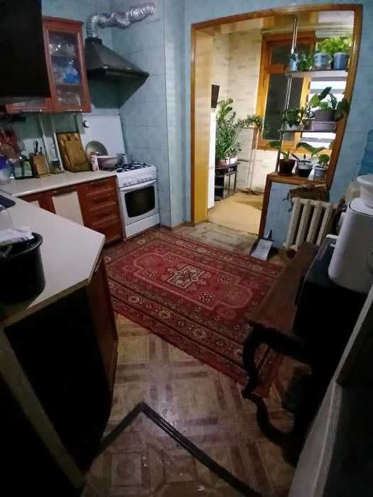 Продаётся квартира Юнусабад10 3 ком улучшенной 78 м2 средним ремонтом