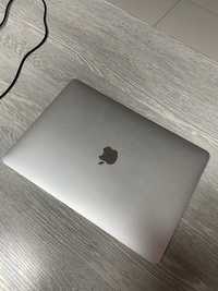 Macbook Pro 2018 i5 8/256 sotiladi