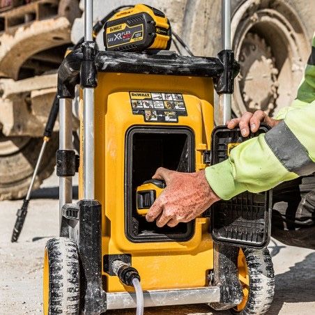 Акумулаторна водоструйка DEWALT DCMPW1600N  2×18 V