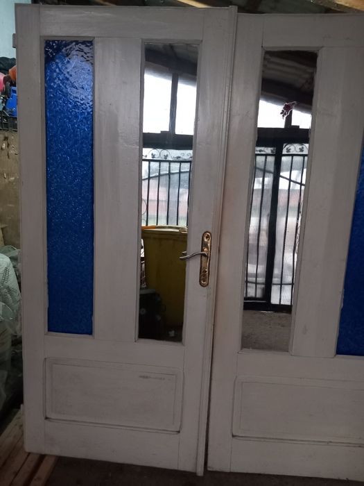 Vind ușa lemn masiv starea foarte bună