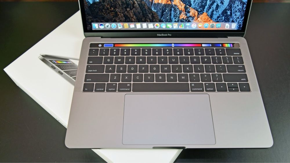 Продаю MacBook Pro 13 (Intel Core i5 / 8 ГБ / 128 ГБ SSD / Touch Bar)