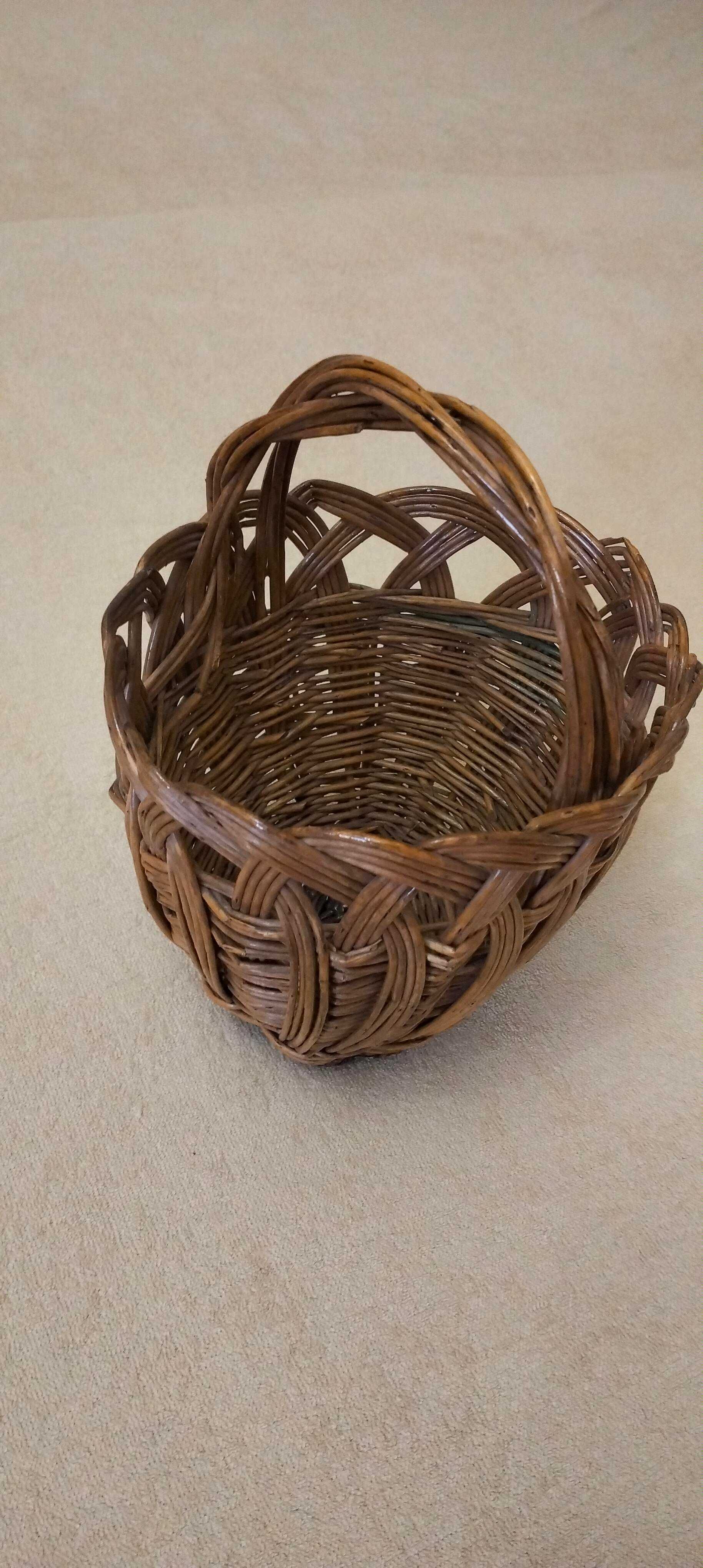Продавам плетени кошници