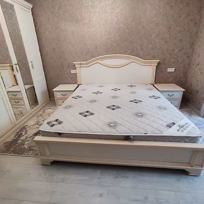 Продается спальный гарнитур