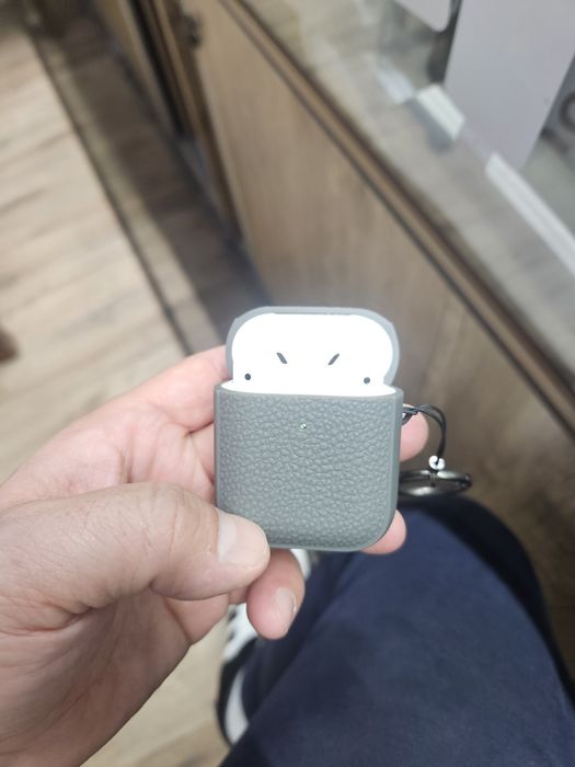 Airpods 2.2 оригинал в идеале