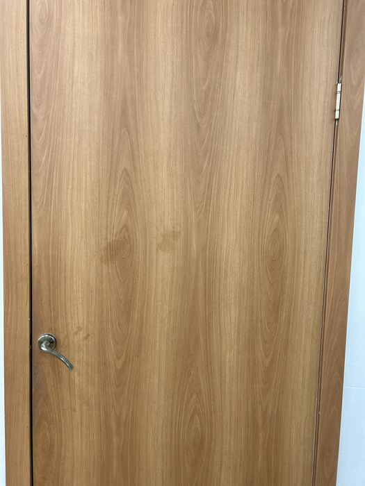 Срочно продам межкомнытный двери в количестве 8шт в отличным состояния