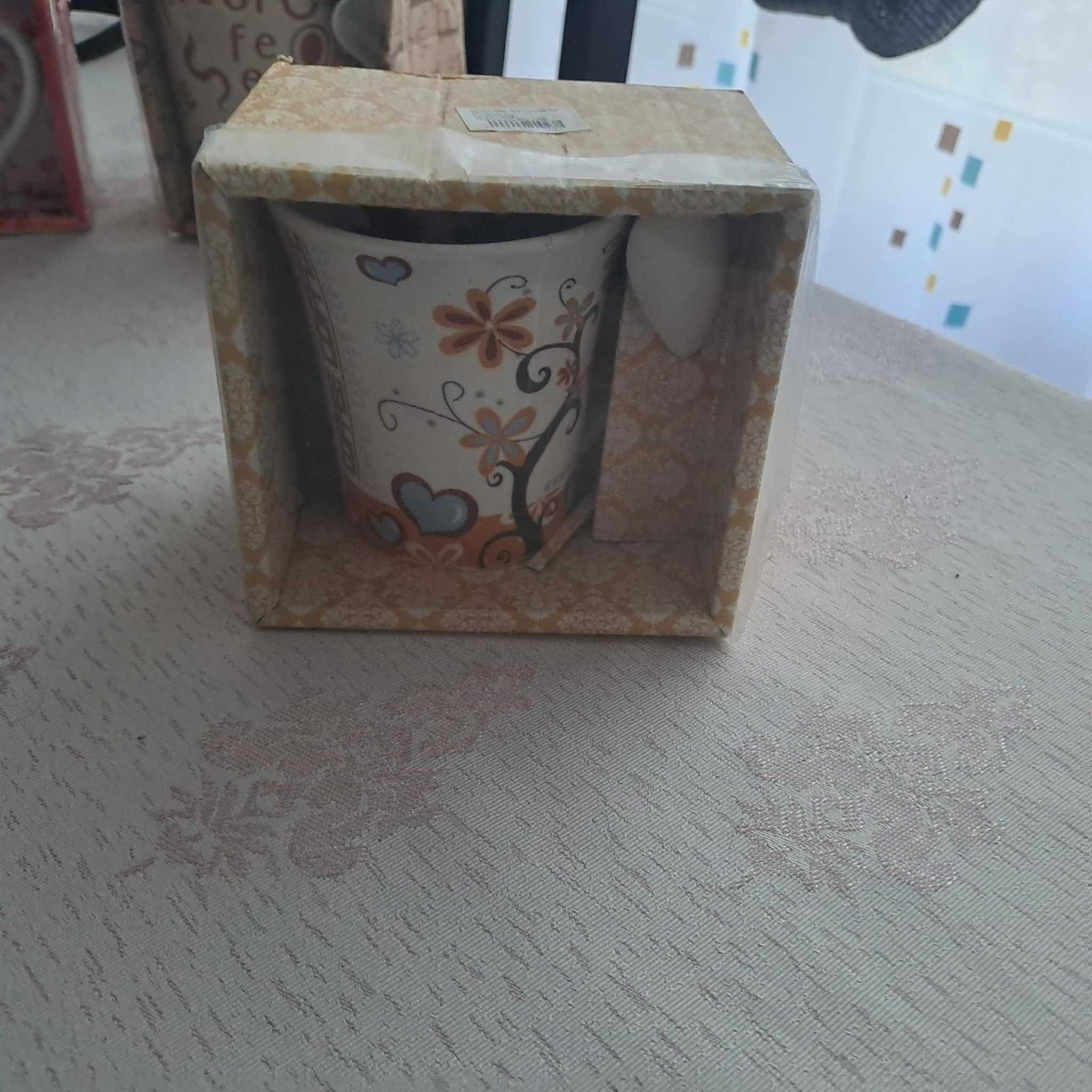 Сет от 4 кутии чаши за кафе