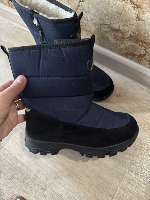Продам детские зимние сапоги