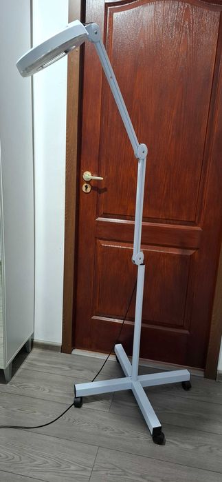 Pat cosmetica + lampa cu lupa