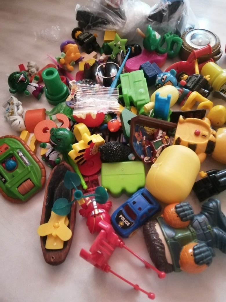 Игрушки киндеры и мослы