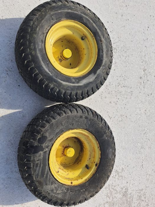 Roti spate tractoras gazon 
Dimensiune 18 x 8.5 x 8
Model cu ax cu pan