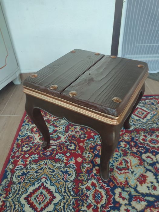 Masă laterală vintage taburet stil francez.