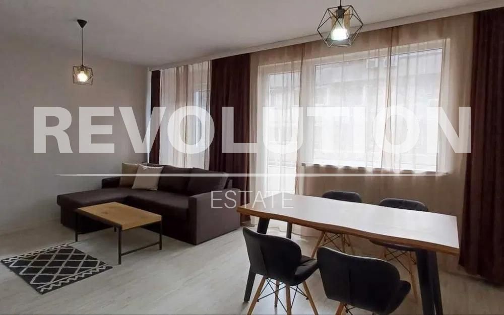 Дава се под наем Двустаен апартамент в Варна, Център - 60 кв.м за 700 € - Снимка #1