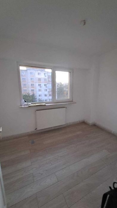 Închiriez apartament 4 came